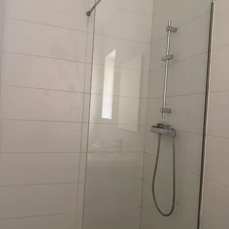 Flotta Gazde/Camere de închiriat Gzira